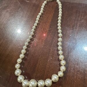 Elegant Cream Pearl Necklace